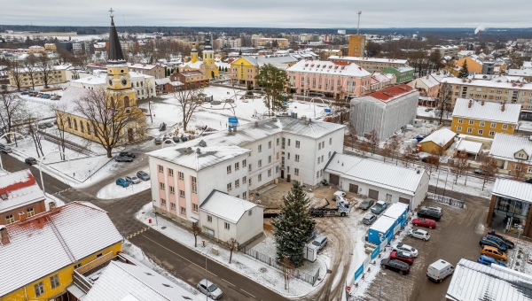 Hoolimata sellest, et riigimaja on alles valmimisprotsessis, on see juba saanud väga tähtsa sündmuse osaliseks, nimelt juhtis Eesti peaminister just Võru, Jüri 12 hoonest ÜRO Julgeolekunõukogu ajaloo esimest küberjulgeolekule pühendatud ametlikku kohtumist. Foto: AIGAR NAGEL